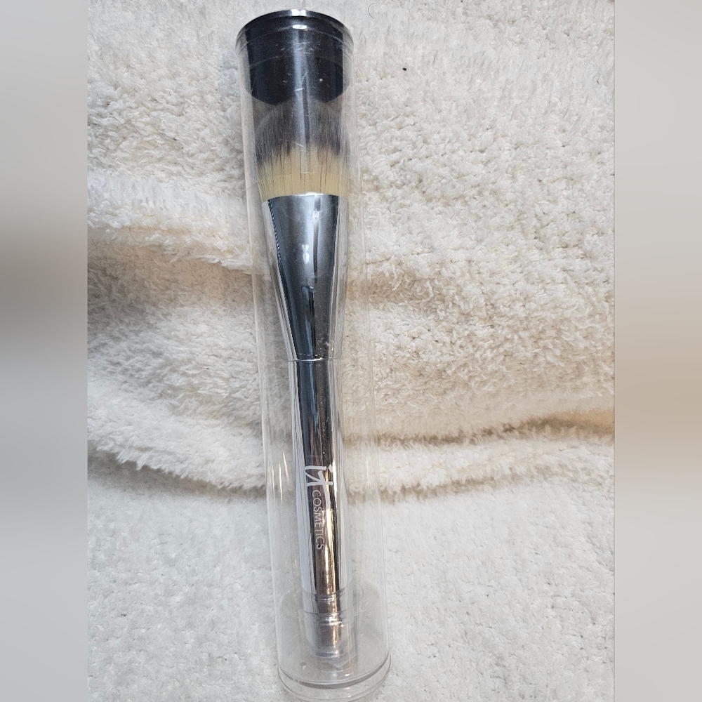 IT Cosmetics Heavenly Luxe Plush Paddle Foundation Brush RB7A